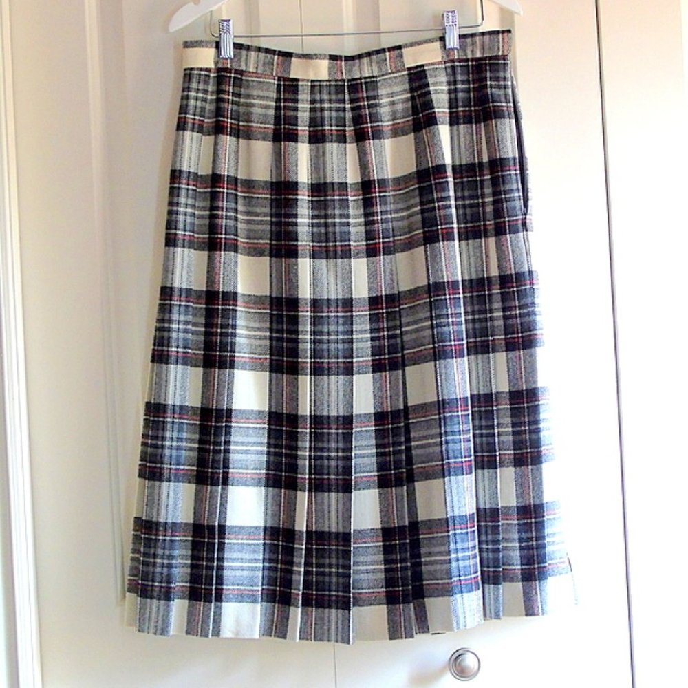 Genuine Scottish Kilt or Pleated Skirt Size 6 - 8 Beautiful Colour Combination